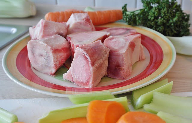 Caldo de ave en olla lenta